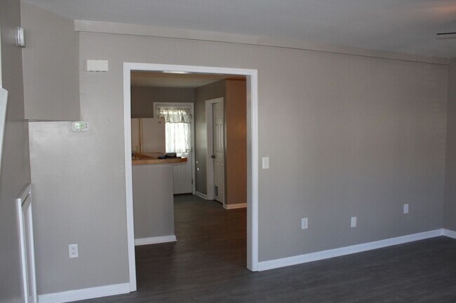 Foto del edificio - Modern Townhome in Havelock