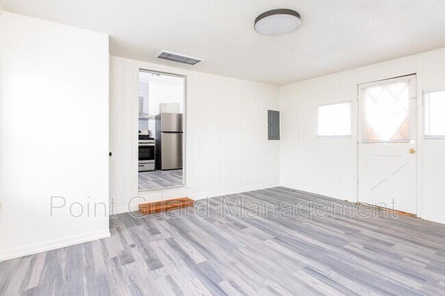 Foto del edificio - 1827-1829 W. Walker