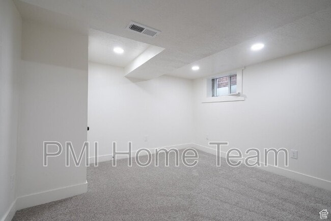 Building Photo - 859 Binford St
