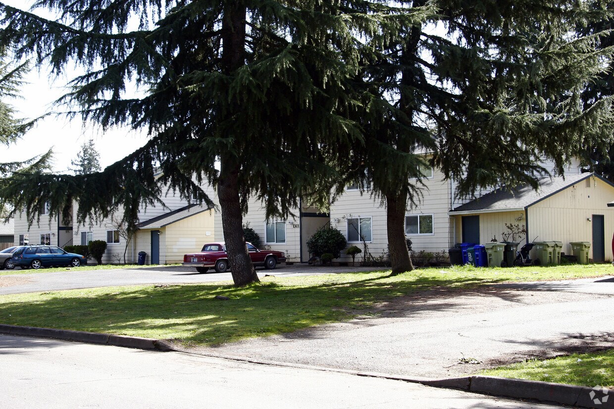 Foto del edificio - 1297 S Ivy St
