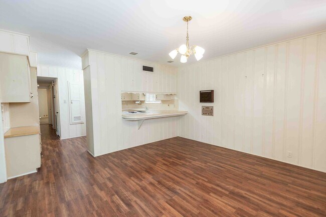 Foto del edificio - Charming 2 bedroom/2 bathroom Downstairs Unit