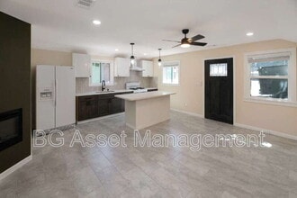 Building Photo - 2807 Sabral Cir