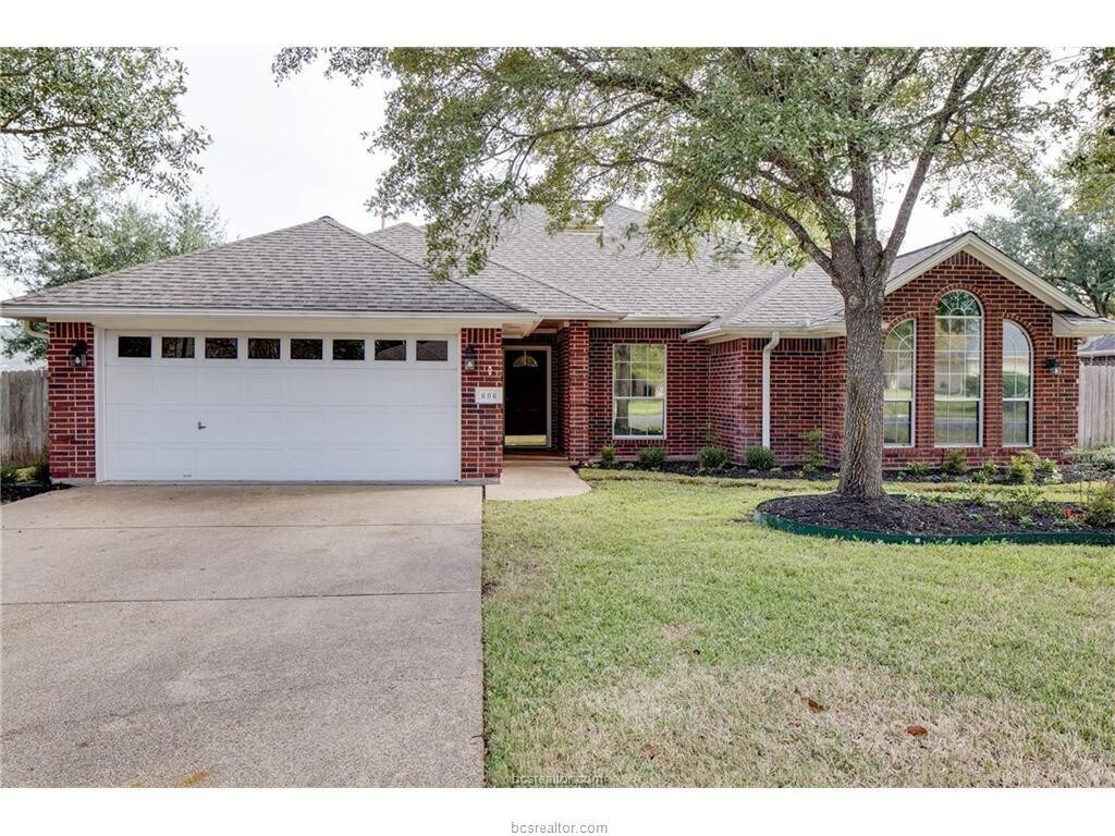 Primary Photo - 606 Castlebrook Dr