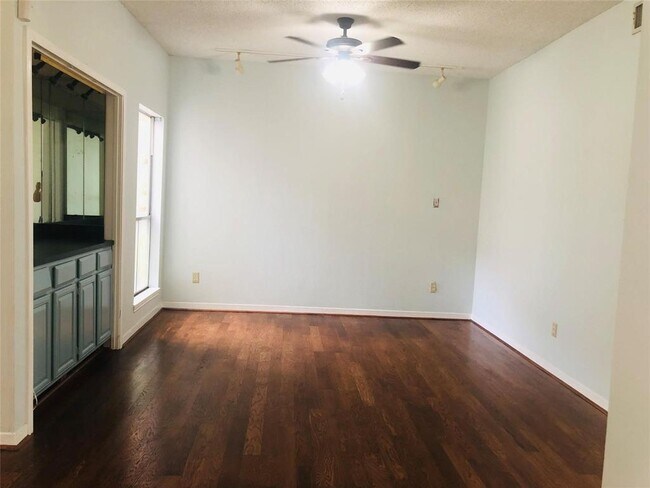 Foto del edificio - 5930 Woodway Place Ct
