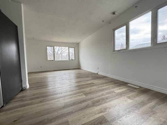 Building Photo - 9644-9682 82 Ave