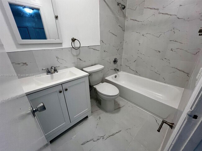 Foto del edificio - 2600 NW 14th St