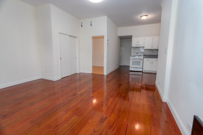 Foto del edificio - 1651 W 38th Pl