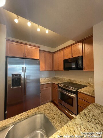 Building Photo - 7342 Oak Manor Dr