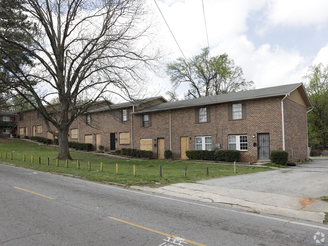 Foto principal - 2929 Forrest Hills Dr