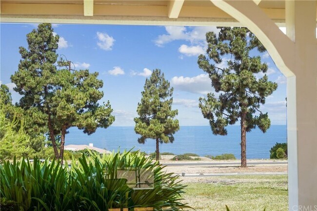 Foto del edificio - A BEAUTIFUL SINGLE- FAMILY HOUSE WITH AN A...
