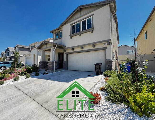 Foto del edificio - Spacious 4-Bedroom, 3-Bath Home in Prime E...