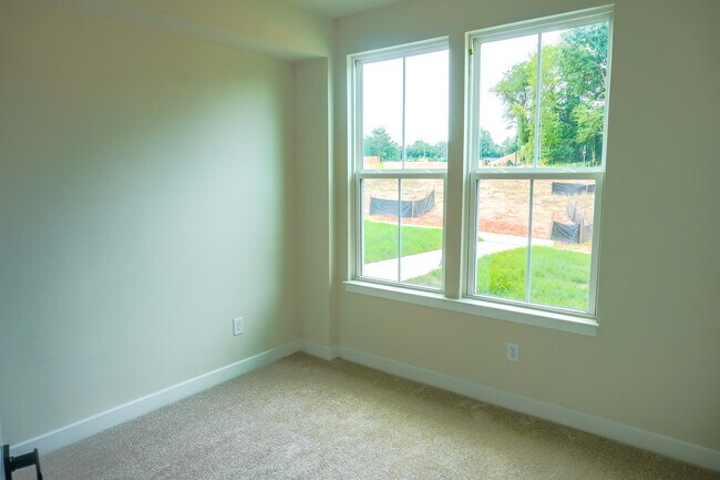 Foto del edificio - 12809 Red Clover Wy
