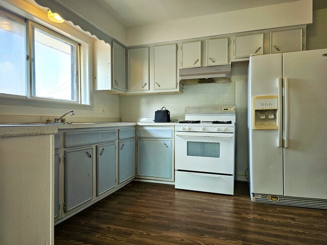 Building Photo - 112 N 12th Ave