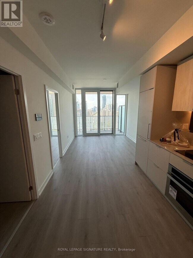 Building Photo - 1 Fairview Rd E