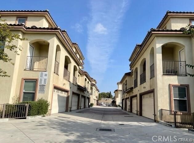 Foto principal - 928 S Highland Ave