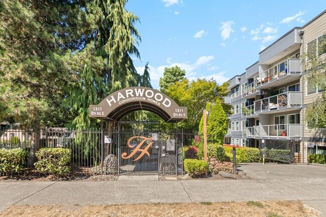 Building Photo - Bright Beacon Hill Condo in Secure Gated C...