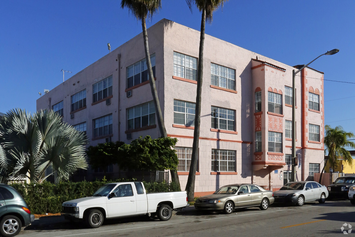 Building Photo - Little Havana