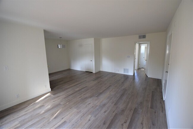 Building Photo - 14706