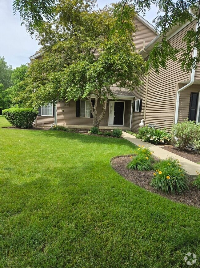 Building Photo - 443 Village Creek Dr