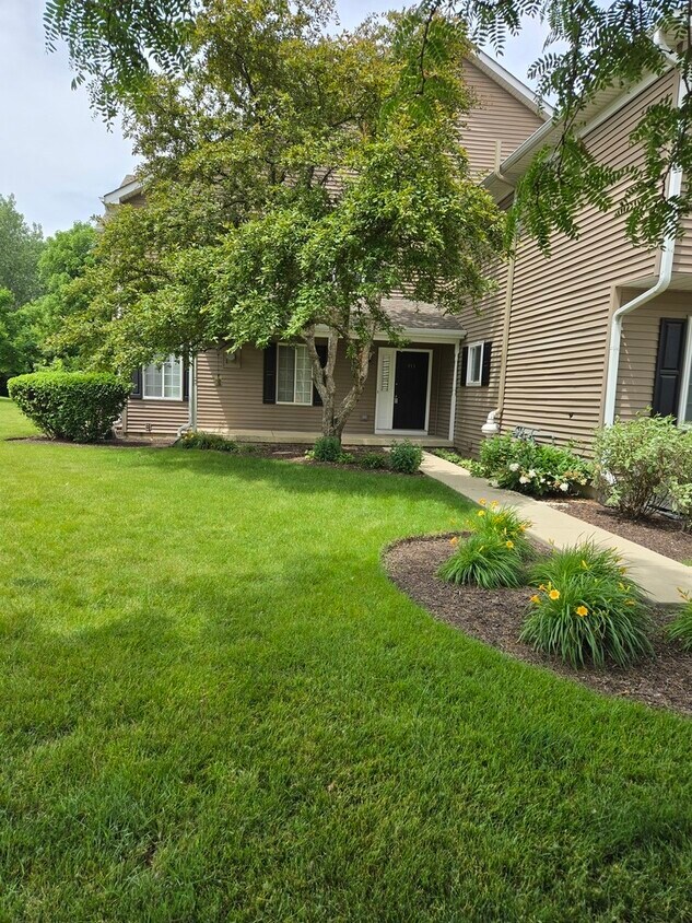 Foto principal - 443 Village Creek Dr