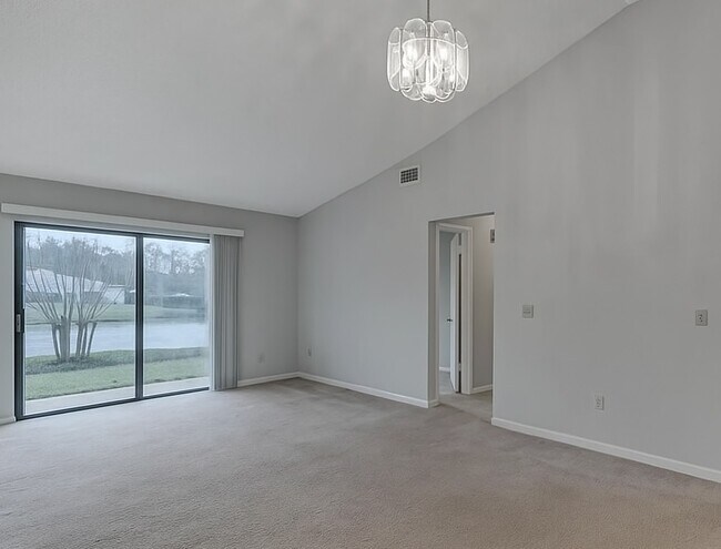 Foto del edificio - 2458 Lorraine Ct S