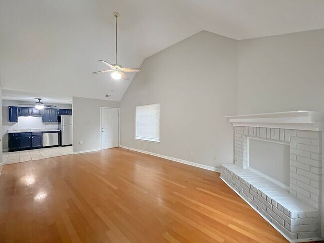 Building Photo - 243 Gaslight Cove