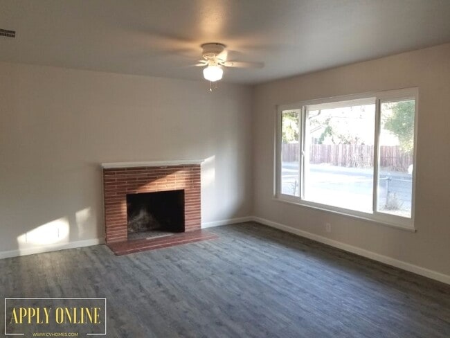 Foto del edificio - Available Soon!