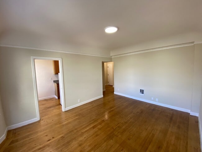 Building Photo - 1215 Laguna St