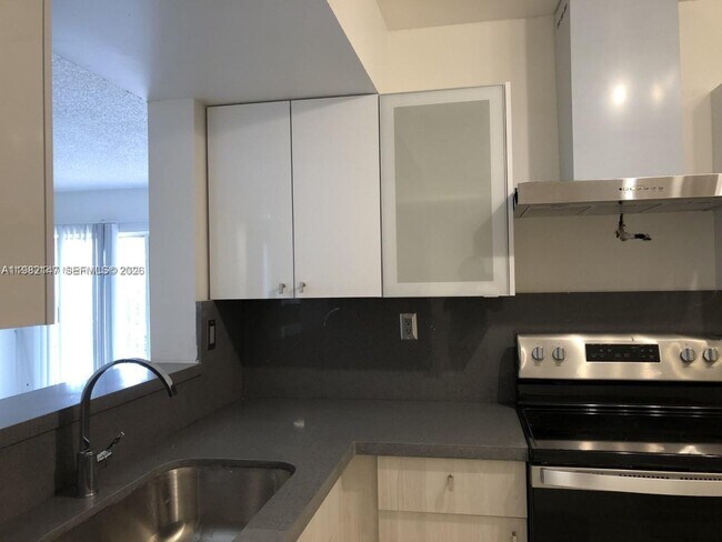 Foto del edificio - 4744 NW 114th Ave