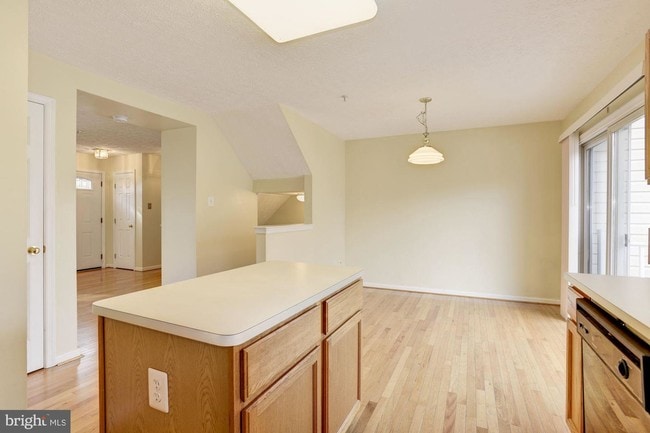 Building Photo - 158 Glen View Terrace