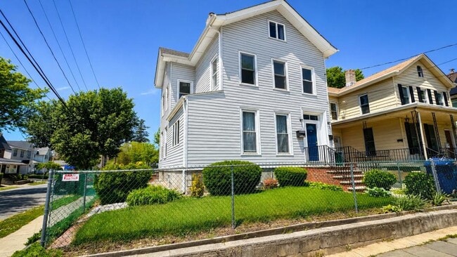 Photo - 129 Union St House