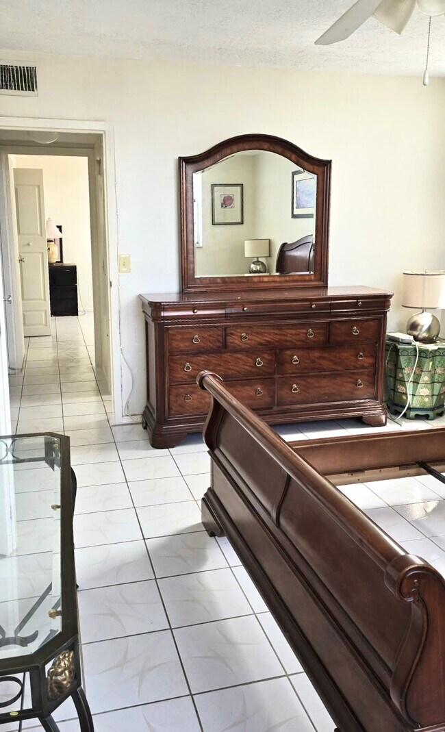 Foto del edificio - 2821 Somerset Dr