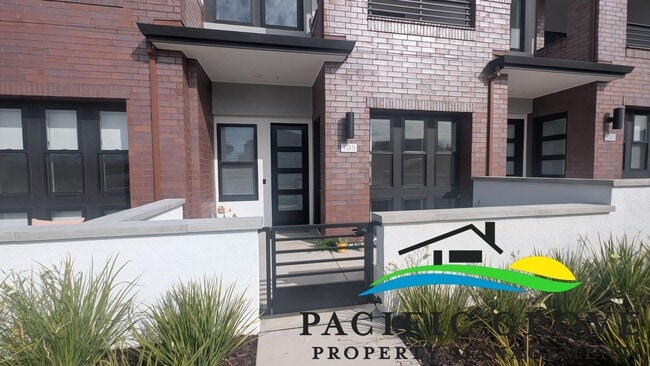 Building Photo - Stylish New Studio with Modern Finishes in Marina