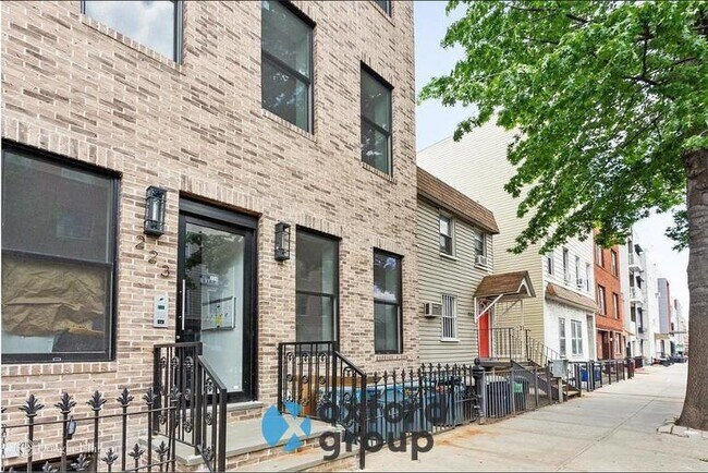 Building Photo - 2 bedroom in Brooklyn NY 11211