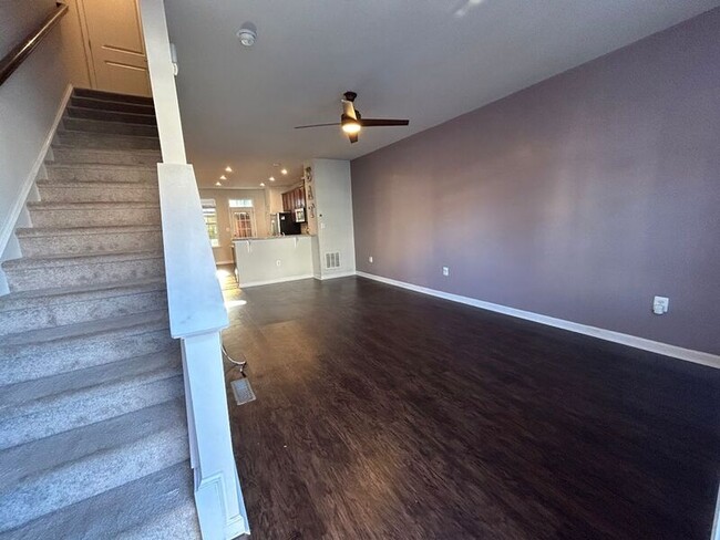 Building Photo - 407 Rolling Valley Dr