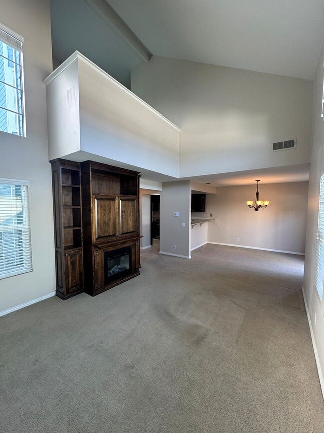 Foto del edificio - Townhome-Style 2BR/2.5BA + Loft | East Ventura (Beacon Court Community)