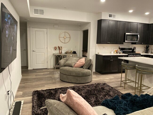 Foto del edificio - 1470 Nightshade Rd