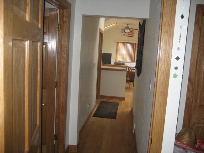 Foto del edificio - 3246 N Downer Ave