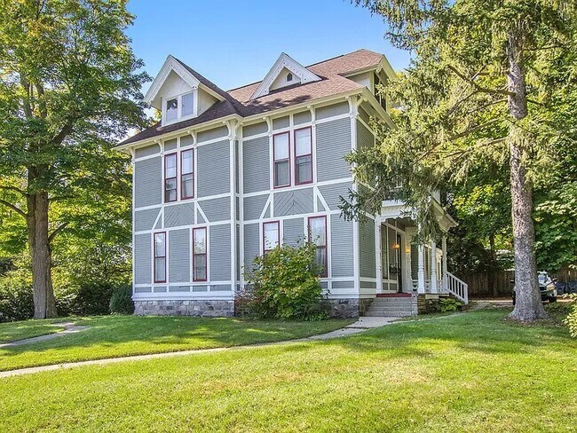 Greenville Victorian - 615 S Lafayette St