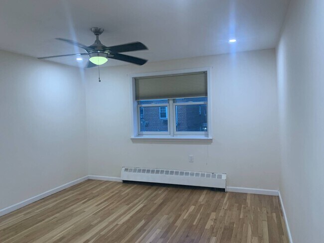 Foto del edificio - 1193 E 56th St