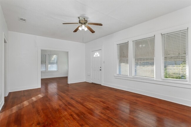 Photo - 5708 Live Oak St House