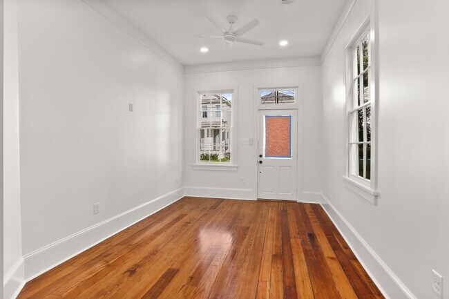 Foto del edificio - Classic shotgun located right off Magazine...