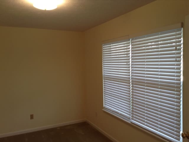 Foto del edificio - 7628 Falls Creek Way