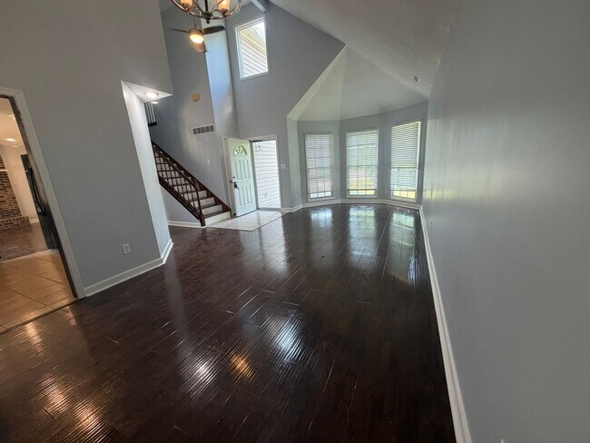 Building Photo - Unique 3BR/2.5BA Southwest Columbia Rental – Near Rock Bridge High!