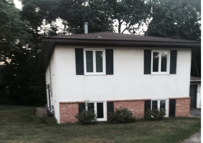 Lower Duplex unit - Fresh paint and carpet! - 2837 County Rd H2
