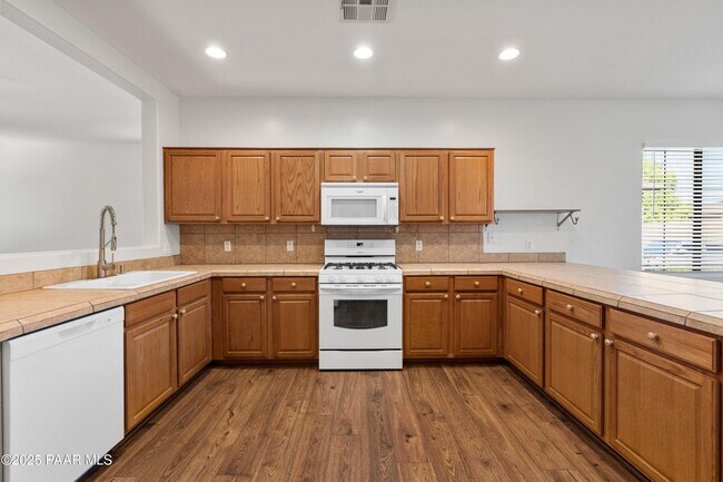 Building Photo - 1531 Essex Way