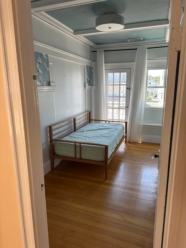 Office/Guest Room - 95 -97 Conwell Avenue