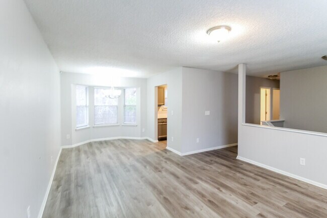 Building Photo - 1614 Picadilly Ct NE