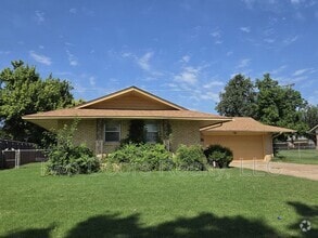 Building Photo - 3225 N Ridgewood Dr