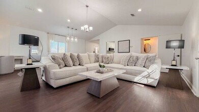 Building Photo - 300 W 23rd Pl